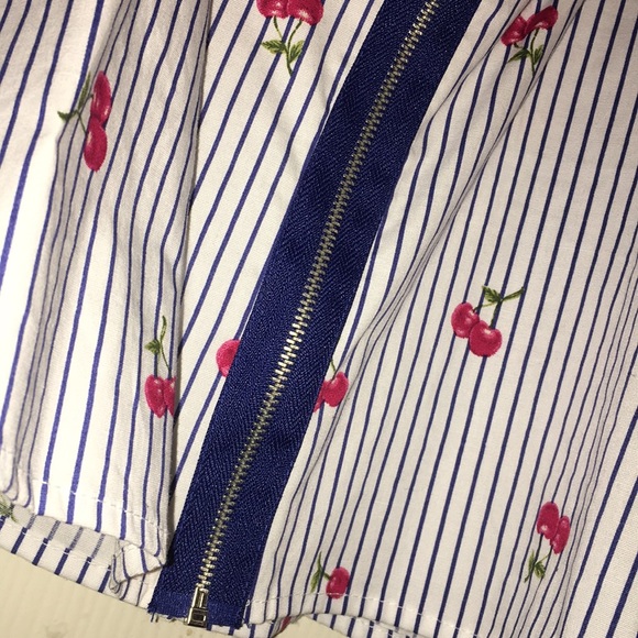 White & navy blue thin stripped cherry tank top - Picture 4 of 5